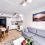 Mai 71 Johanna Suvekorter Apartamento